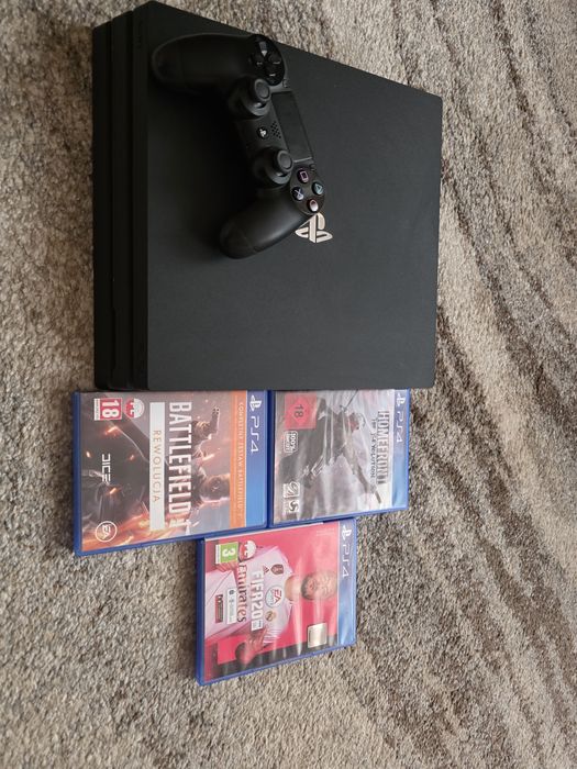 Sprzedam PS4 Pro z grami