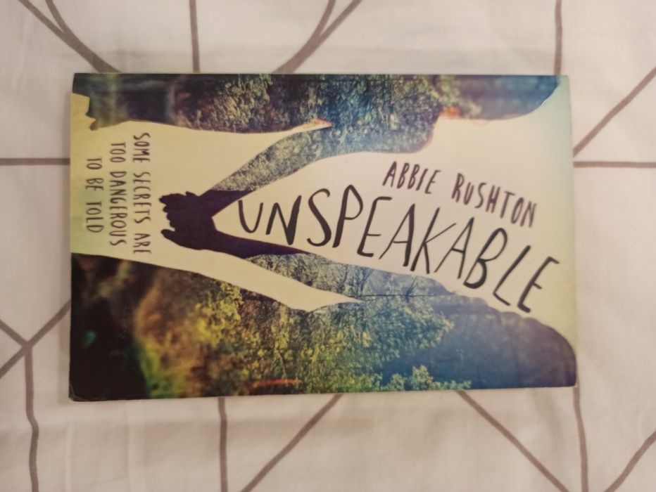 Livro "Unspeakable" de Abbie Rushton