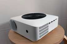 Projektor LED M20, 1080p, prosty i tani w utrzymaniu