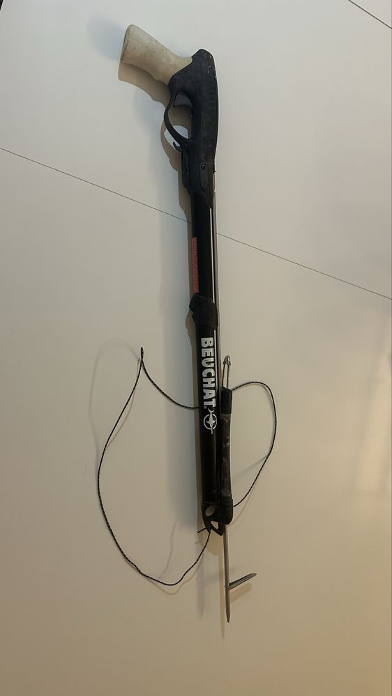 Equipamento de pesca subaquatica