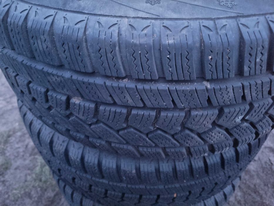 Felgi VW z oponami  215/55/16 zima jeden sezon.