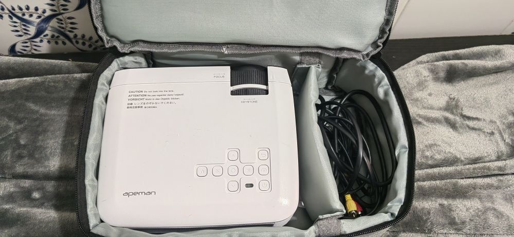 VENDO OU TROCO: projetor de vídeo digital Apeman LC350. 
projetor de v