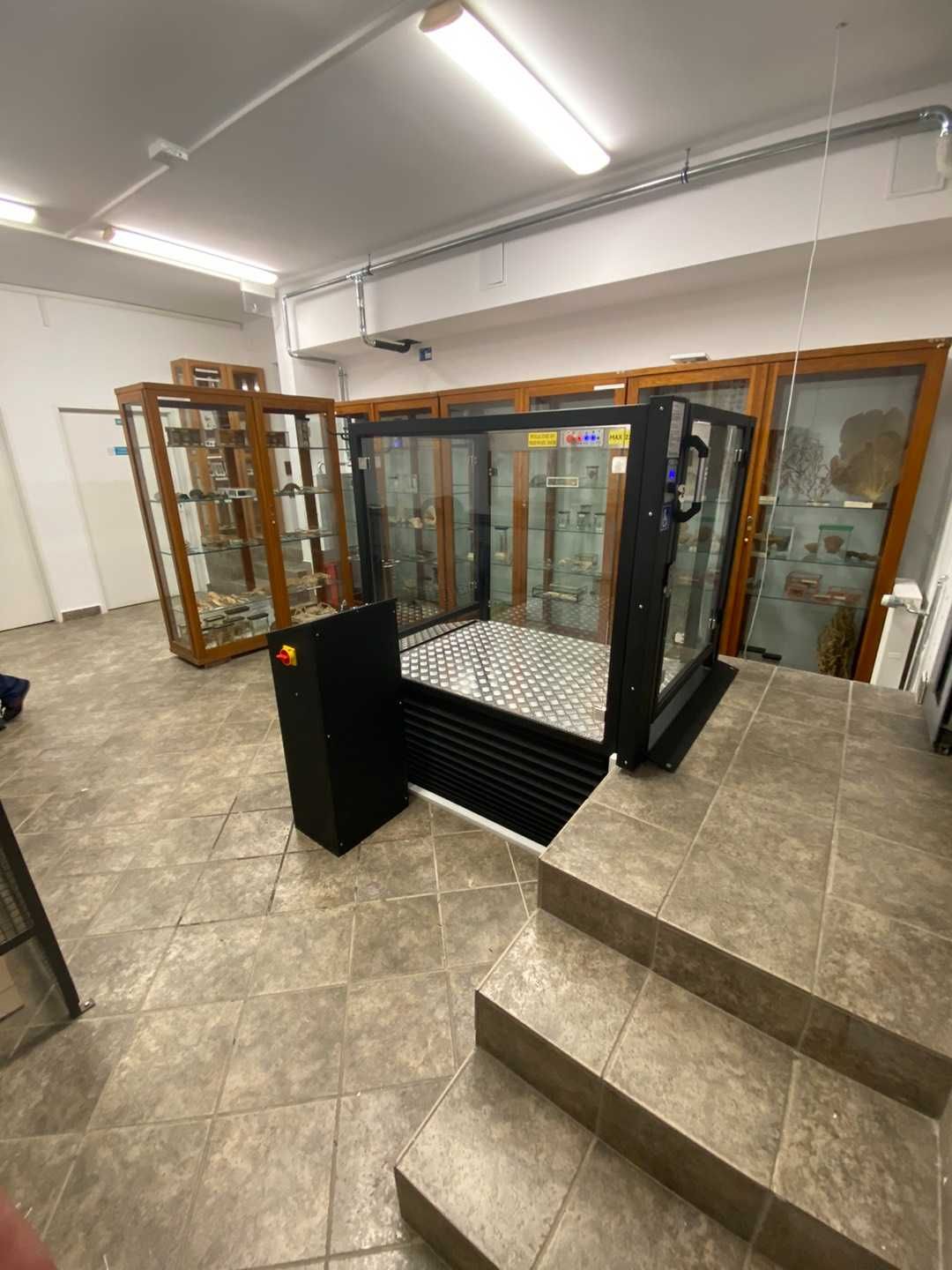 Platforma / winda / podnośnik dla osób niepełnosprawnych