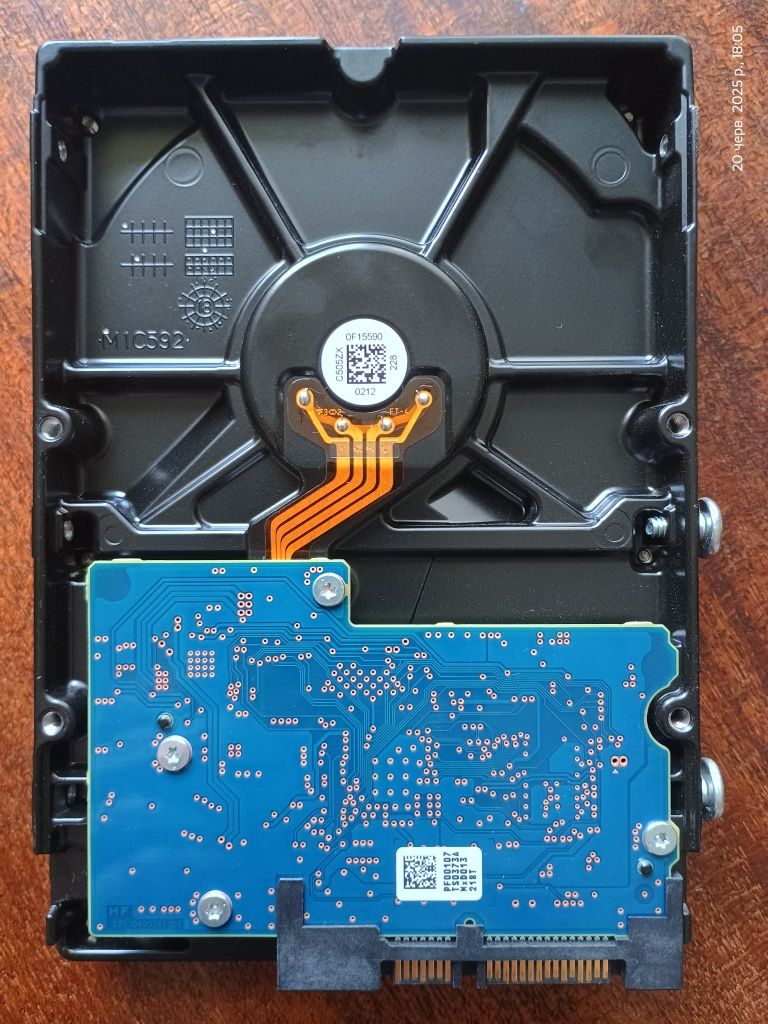Жорсткий диск Toshiba 1TB P300 3.5 + SATA кабель