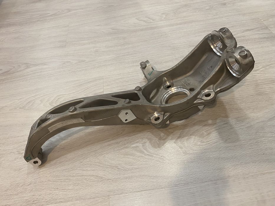 ,Кулак поворотный Tesla Y тесла 3 правий лівий