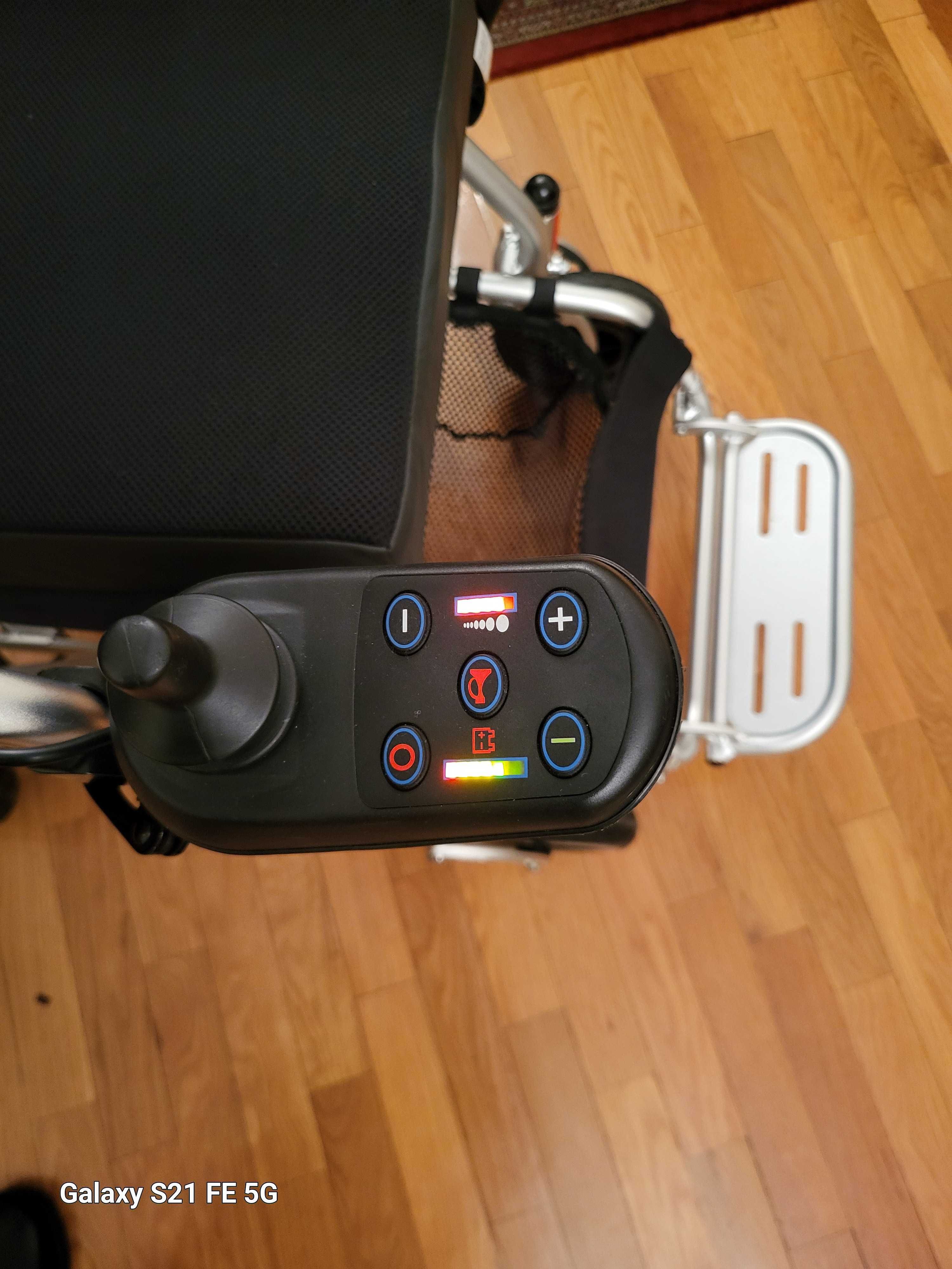 Cadeira de rodas elétrica retrátil