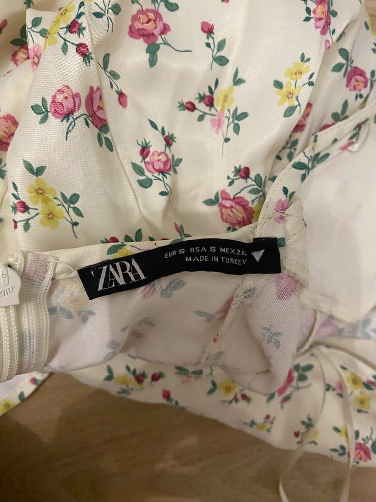 Zwiewna sukienka Zara S