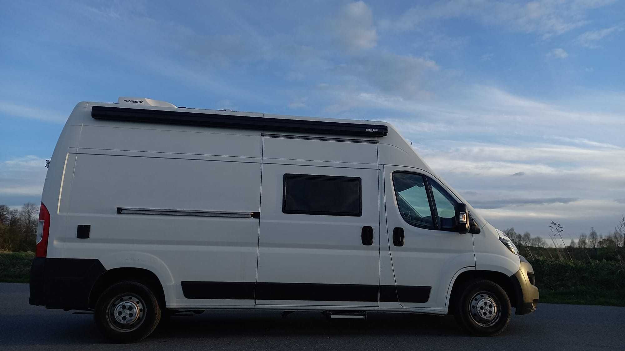 Wynajem Camper Van Peugeot Boxer - 4-osobowy Nowa Zabudowa!