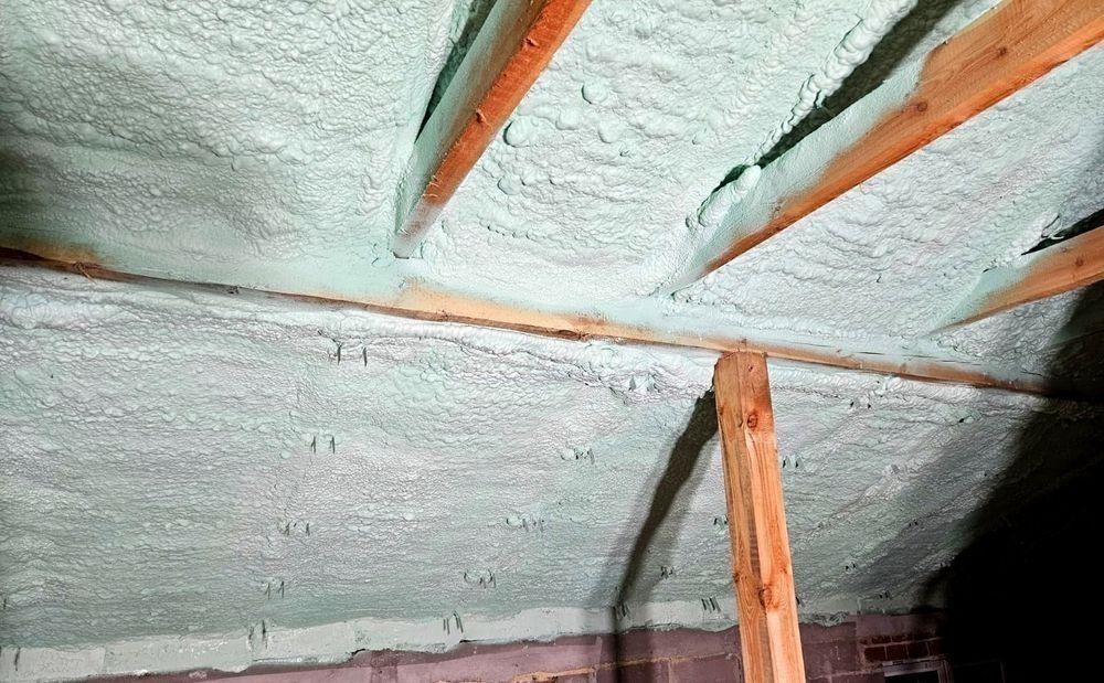 Ocieplenia Pianką, pianą PUR, termoizolacje natryskowe poddasza