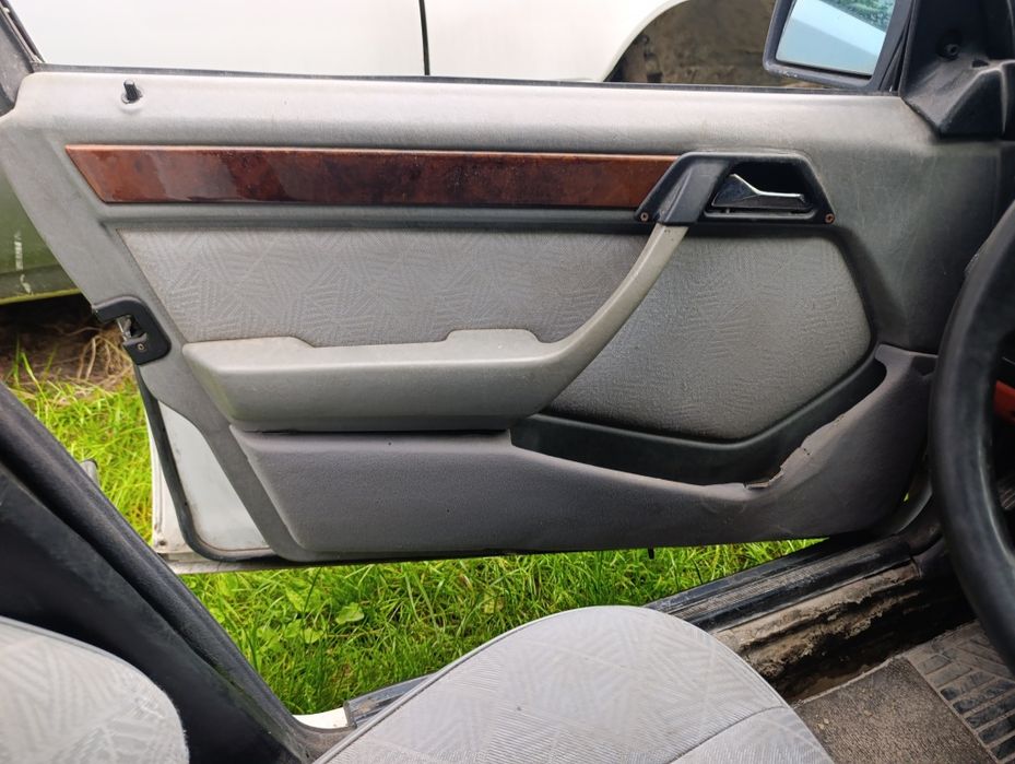 Карти Мерседес 124