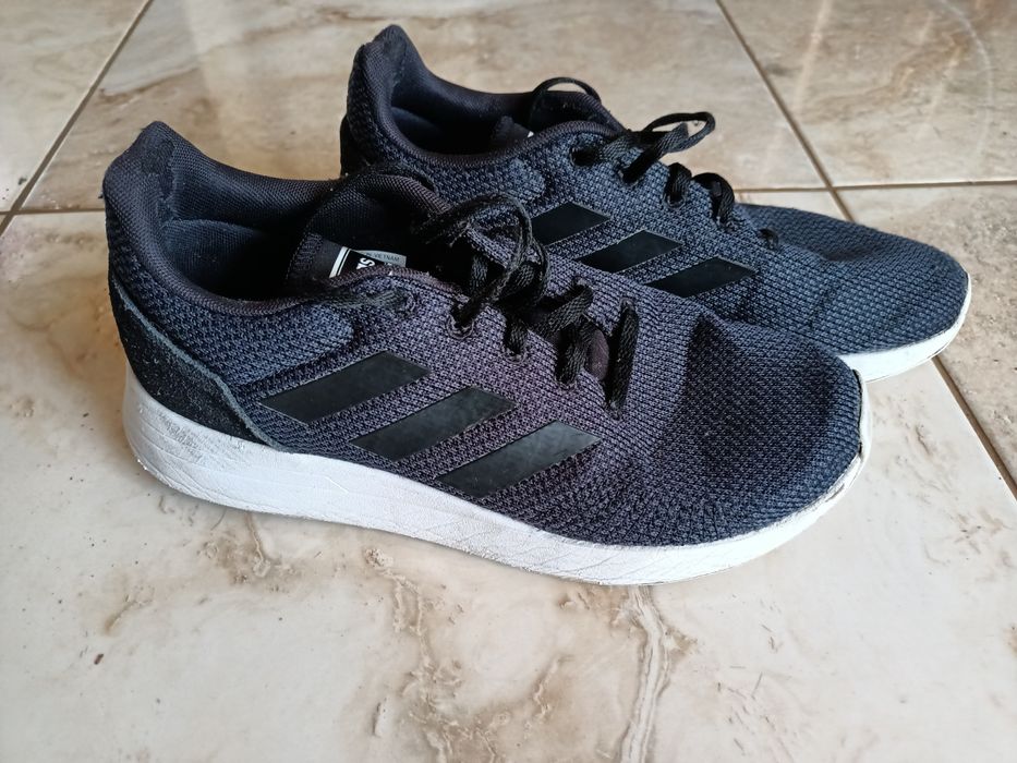 Продаються кросівки чоловічі літні