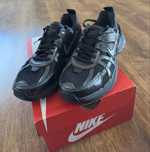 Бігові кросівки W NIKE V2K RUN