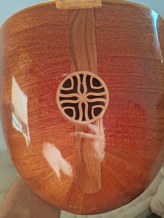 Instrumento turco saz baglama