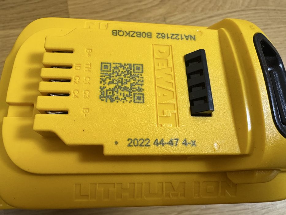 Акумулятор батарея dewalt powerstack dcbp520