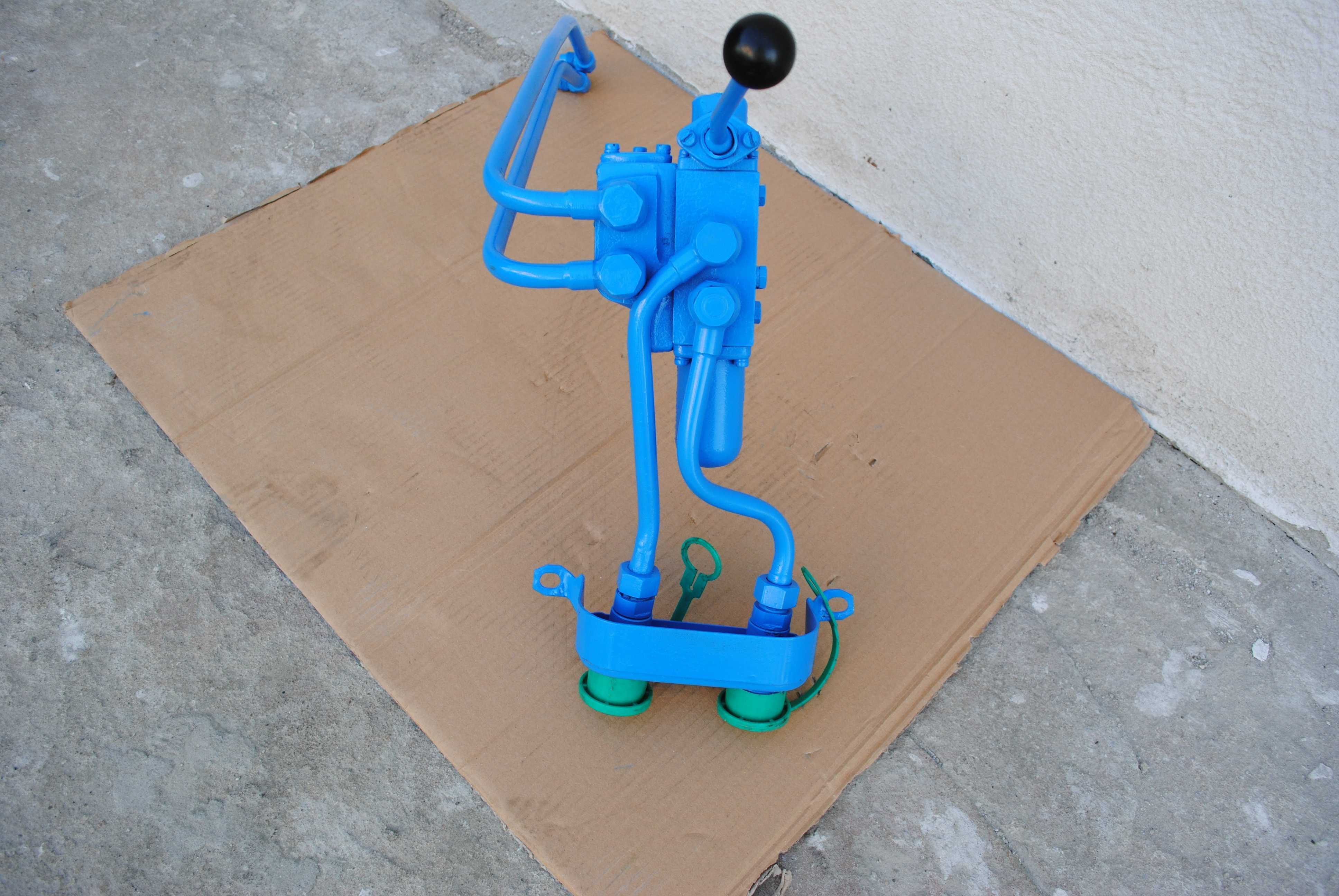 Rozdzielacz wywrotu  Hydrotor C 328 c 330  PRL zabytek stary