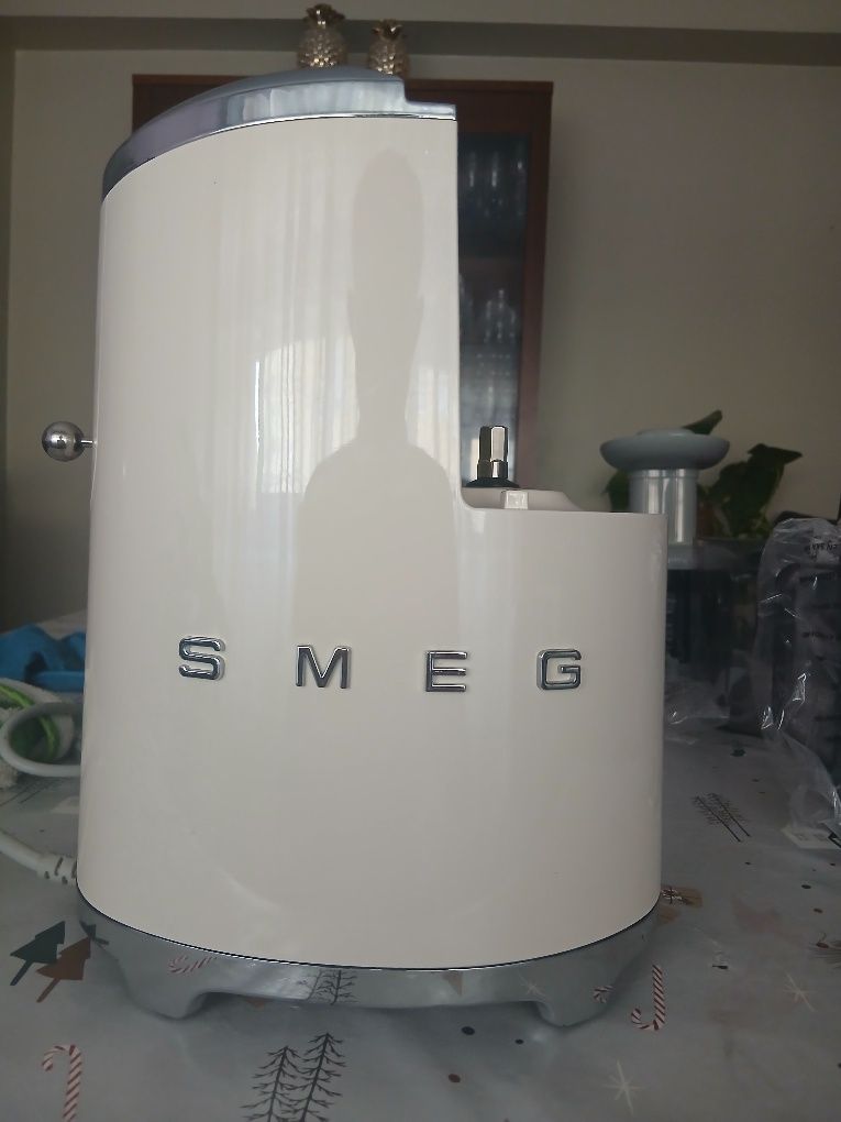 Extrator de sumos smeg nova