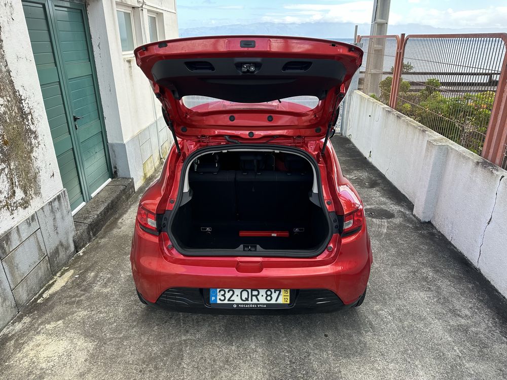 Renault clio IV vermelho