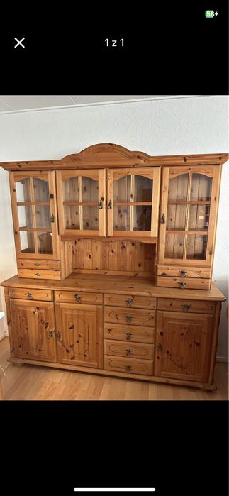 Kredens z drewna sosnowego