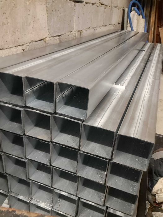 Slupek ogrodzeniowy ocynkowany 80x80 x 2 mm dl 250 cm