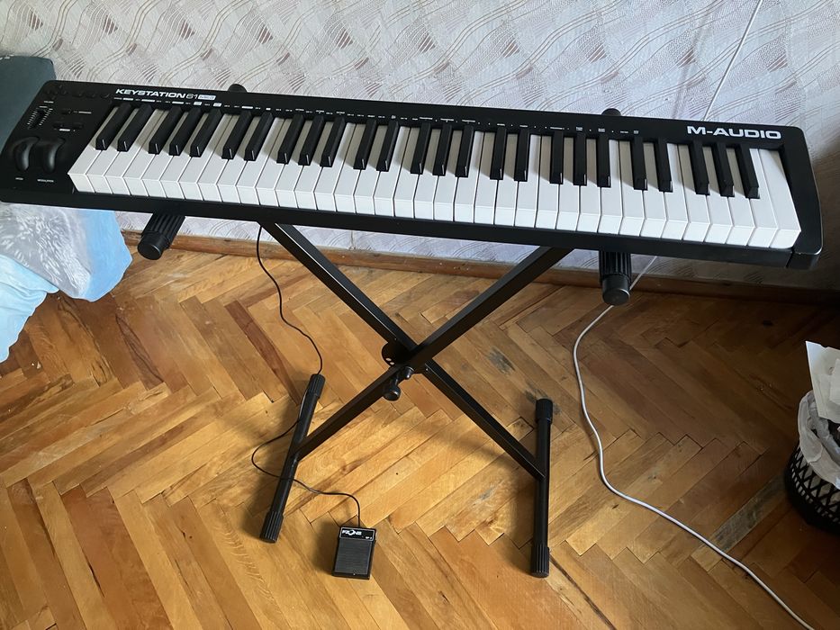 MIDI клавіатура Keystation 61mk3 + стійка + педаль