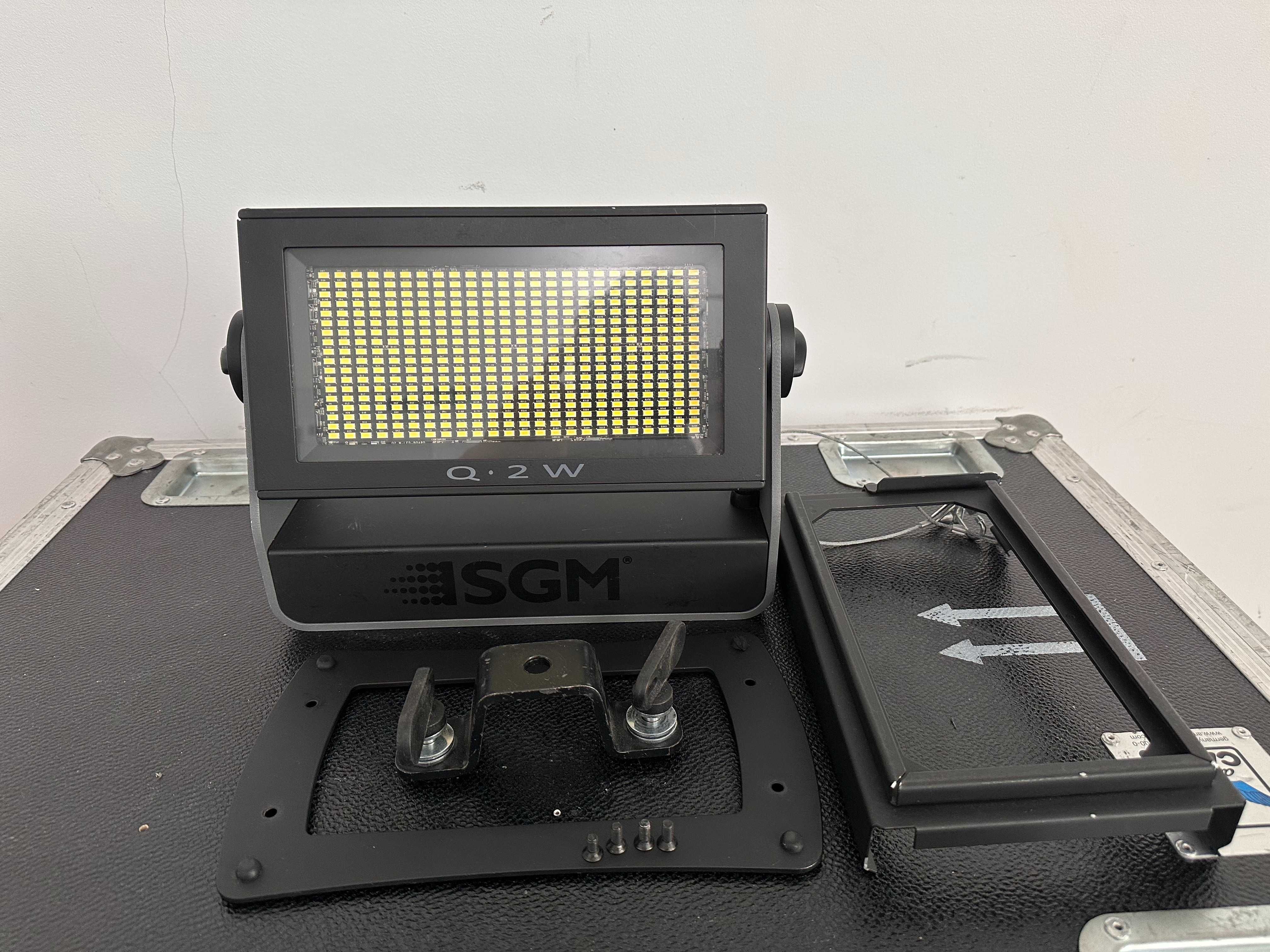 SGM Q-2 W - White LED flood blind pixel strobe IP65 (16sz.)
