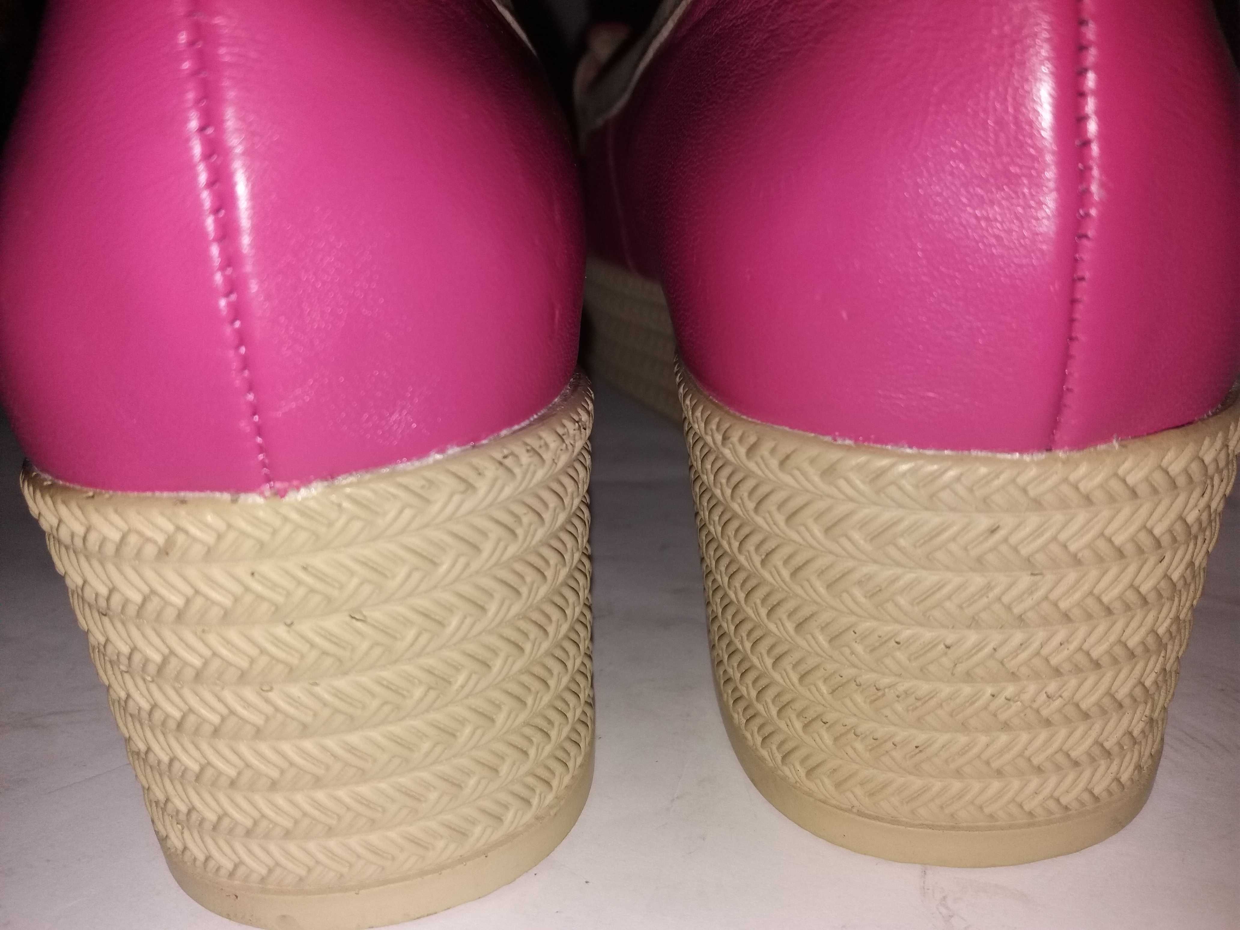 Розовые кожаные женские туфли лоферы Daphne 37р