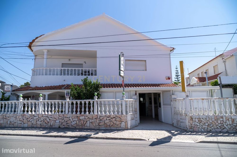 Habitação e Comércio  -  Aroeira