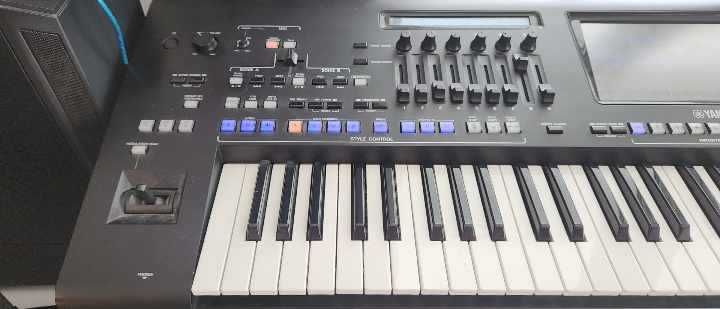 Yamaha Genos 1 z dodatkowymi Samplami instrumentów i dodatkowe style