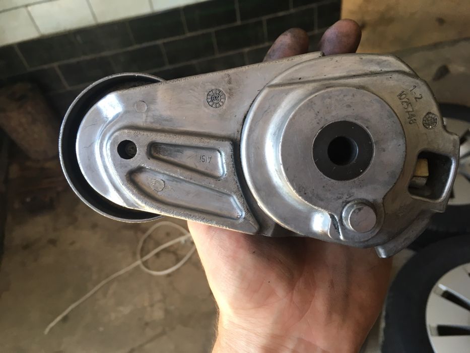 Натяжитель ремня INA,приводного ремня  mercedes W211 3.0cdi OM642