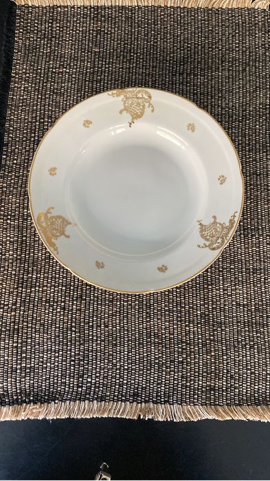 Servico de jantar pintado a ouro “Candal”