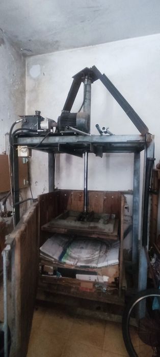 Prensa hidráulica para cartão e plástico