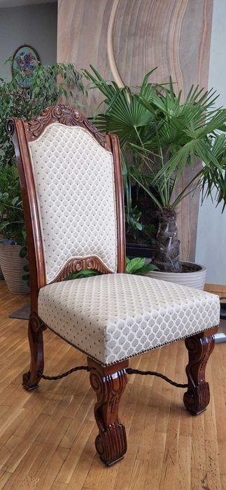 Stół do salonu z sześcioma krzesłami