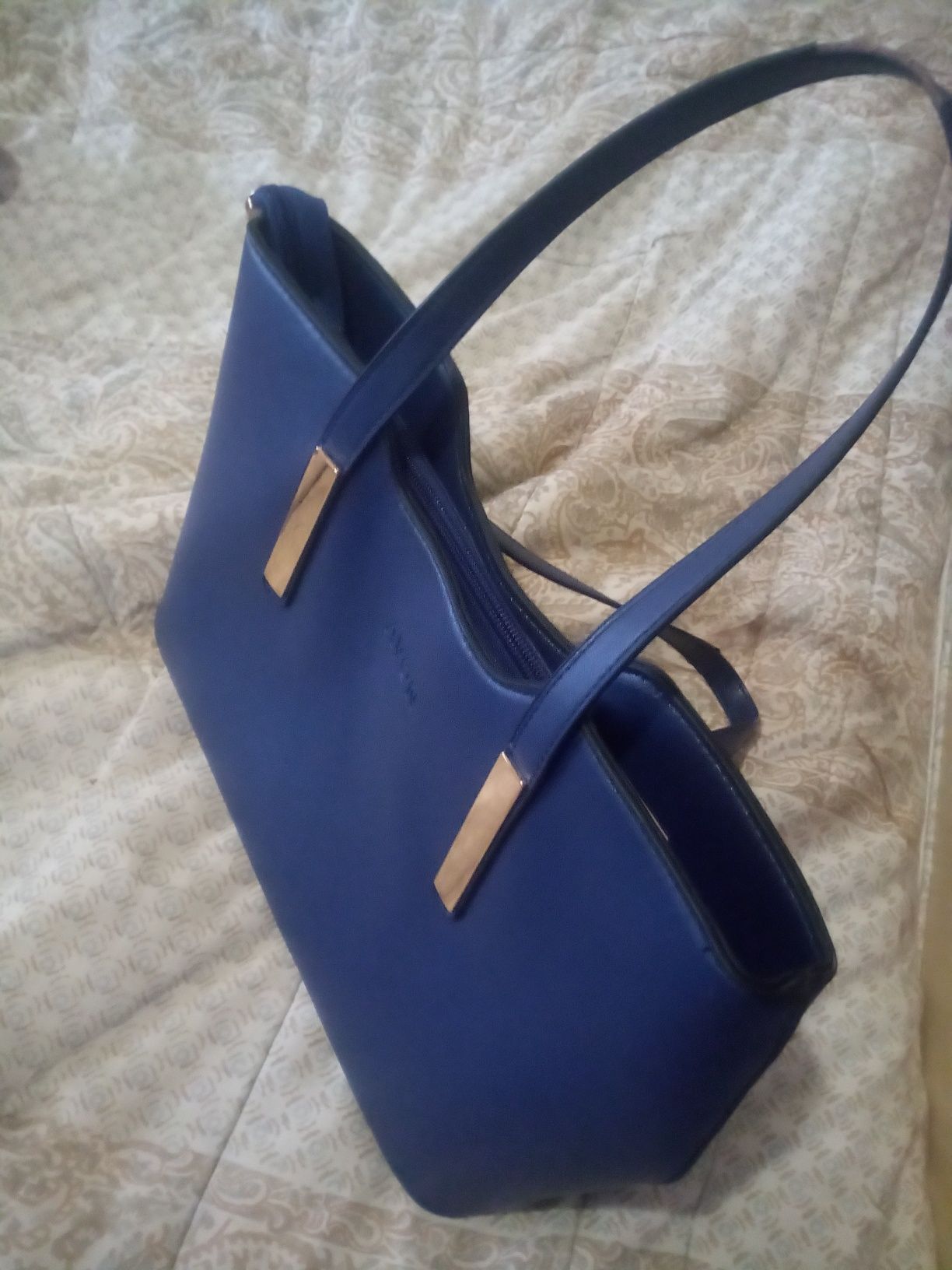 Mala Azul de senhora Avon