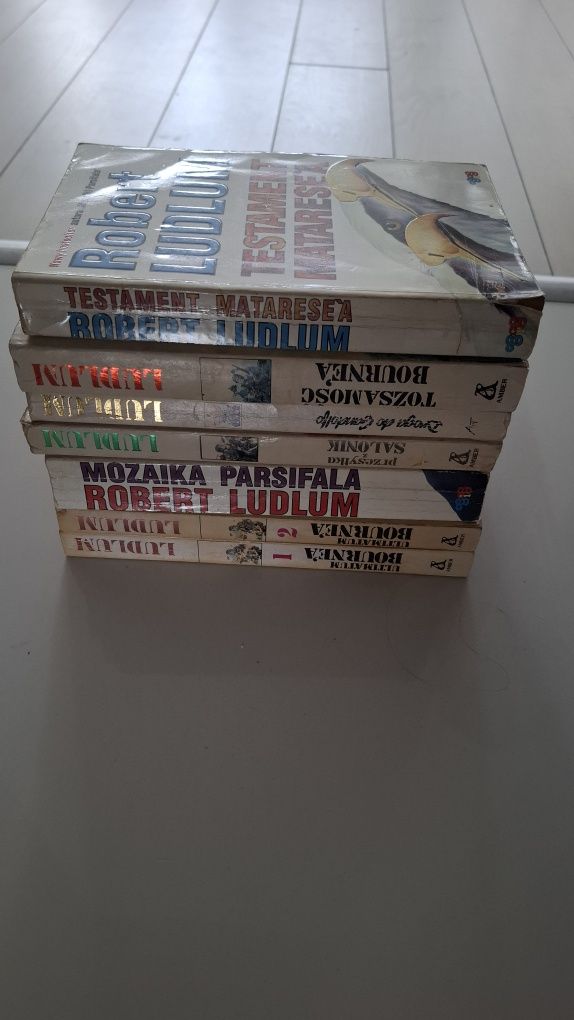 Robert Ludlum zestaw 7 książek.Ultimatum Bourne'a. Tożsamość Bourne'a.