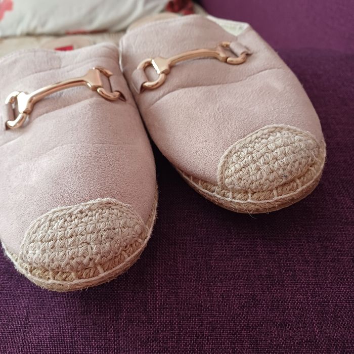 Шкіряні шльопанці