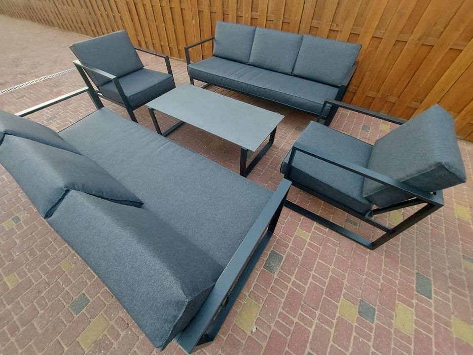 Nowy zestaw ogrodowy Vonge dwie sofy dwa fotele oraz stolik.