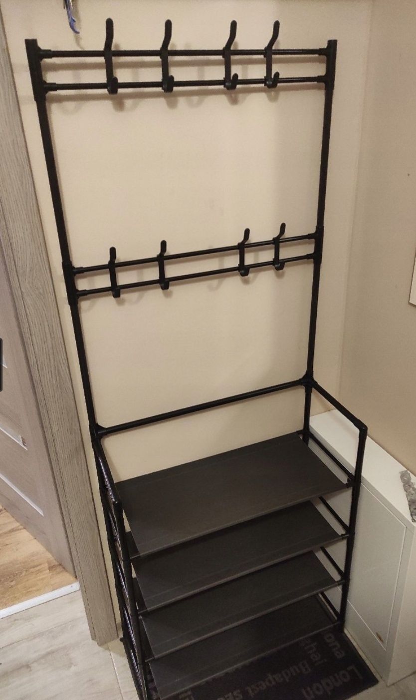 Stojak na Ubrania i Buty - Metalowy, Czarny Lofotowy Design z Półkami