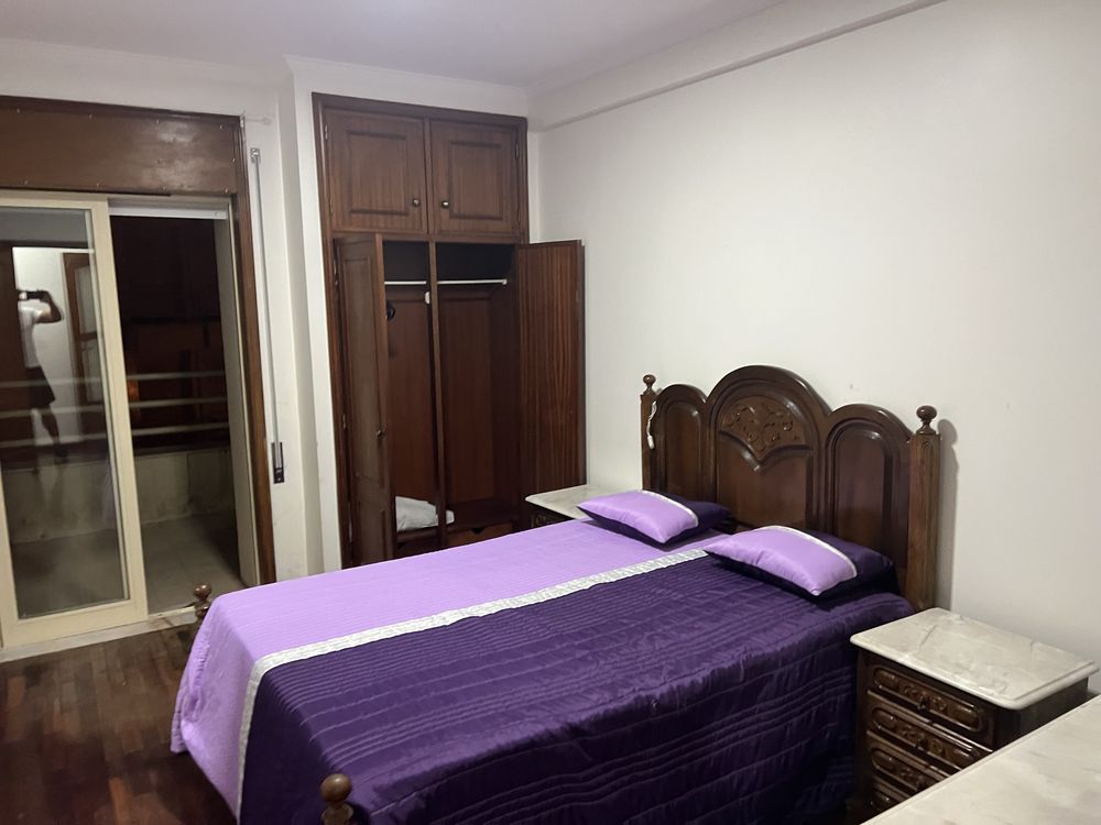 Mobília de Quarto em Madeira Maciça – Clássica e Impecável!
