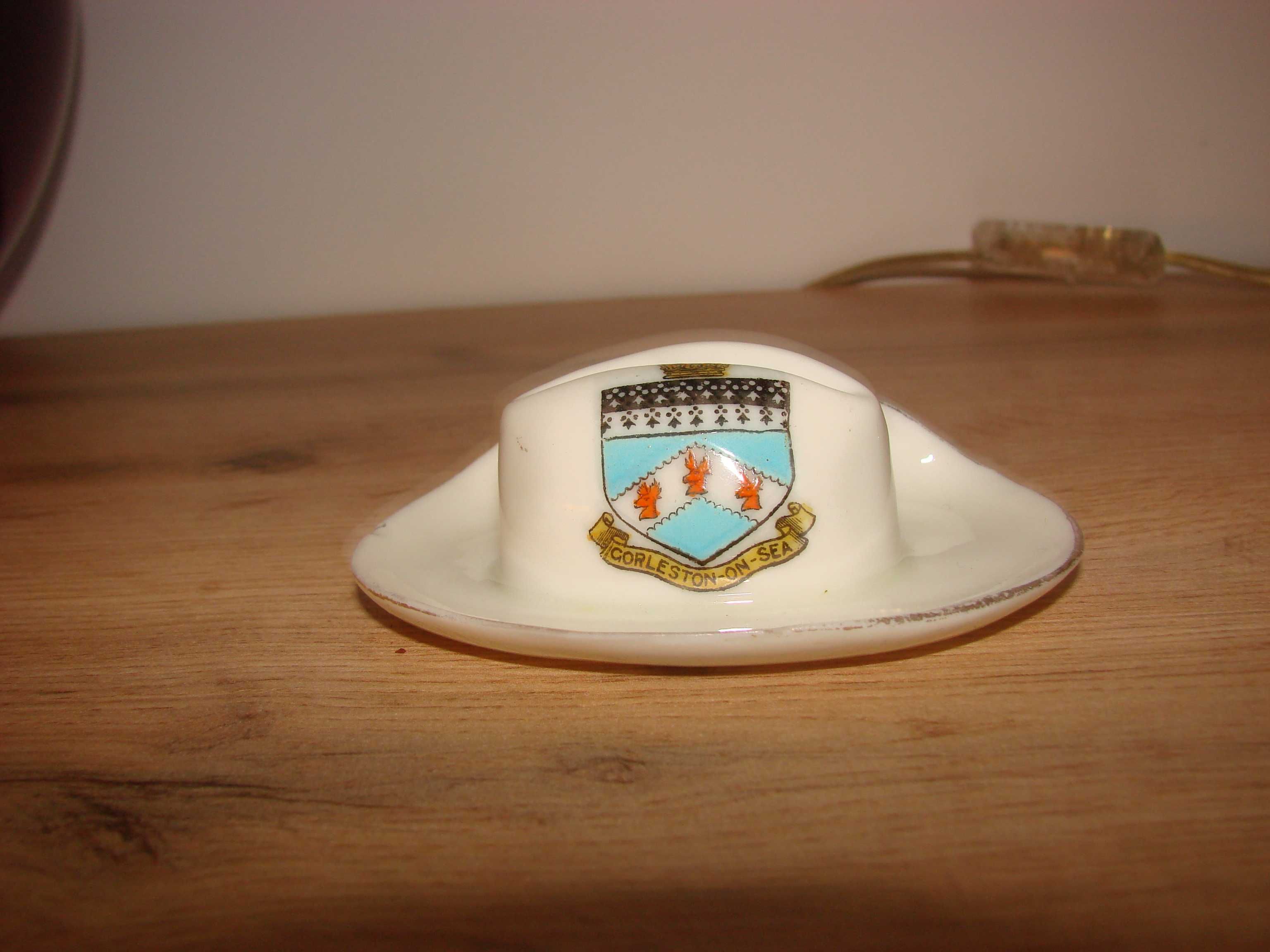 Crafton porcelanowy miniaturowy kapelusz