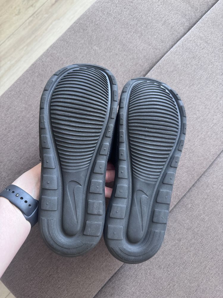 Nike жіночі фірмові шльопанці сланці оригінал найк р. 38 24-24,5 см