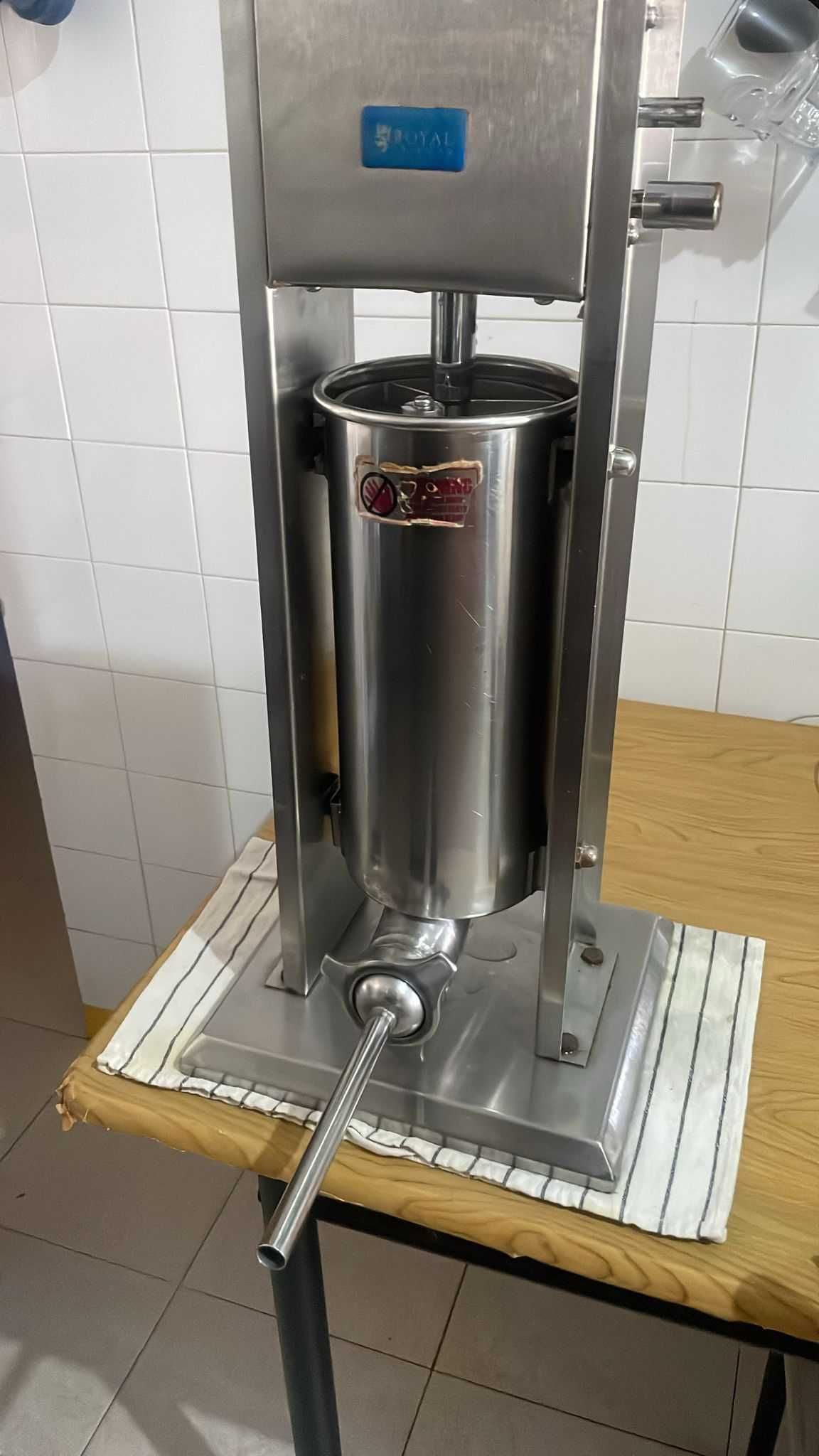 maquina de encher linguiça