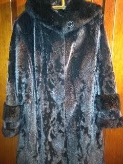 Продам женские шубу и пальто