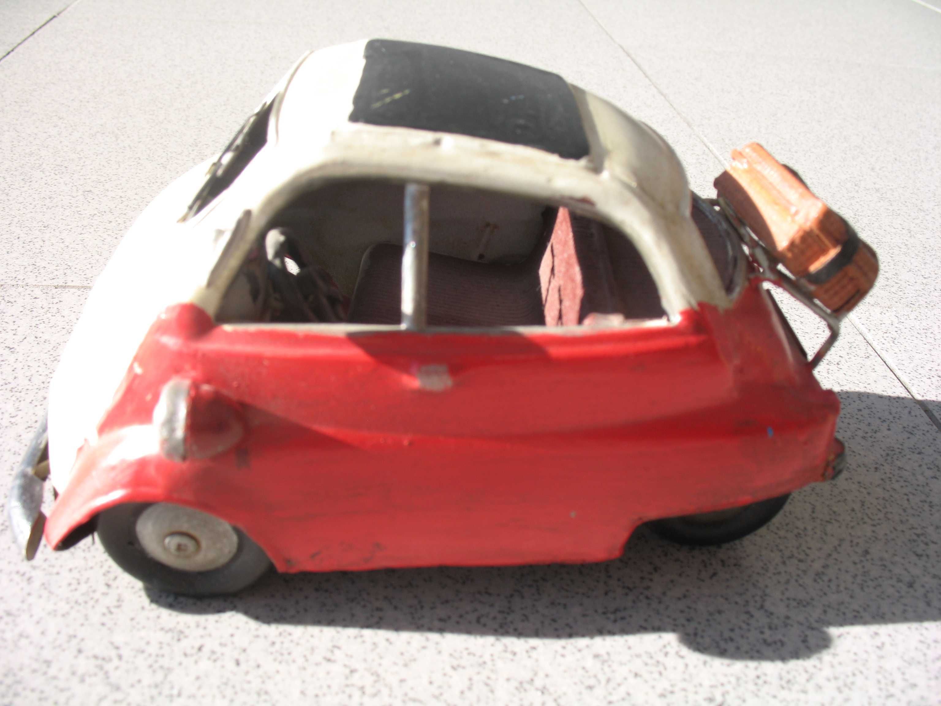 BMW Isetta em chapa para decoração