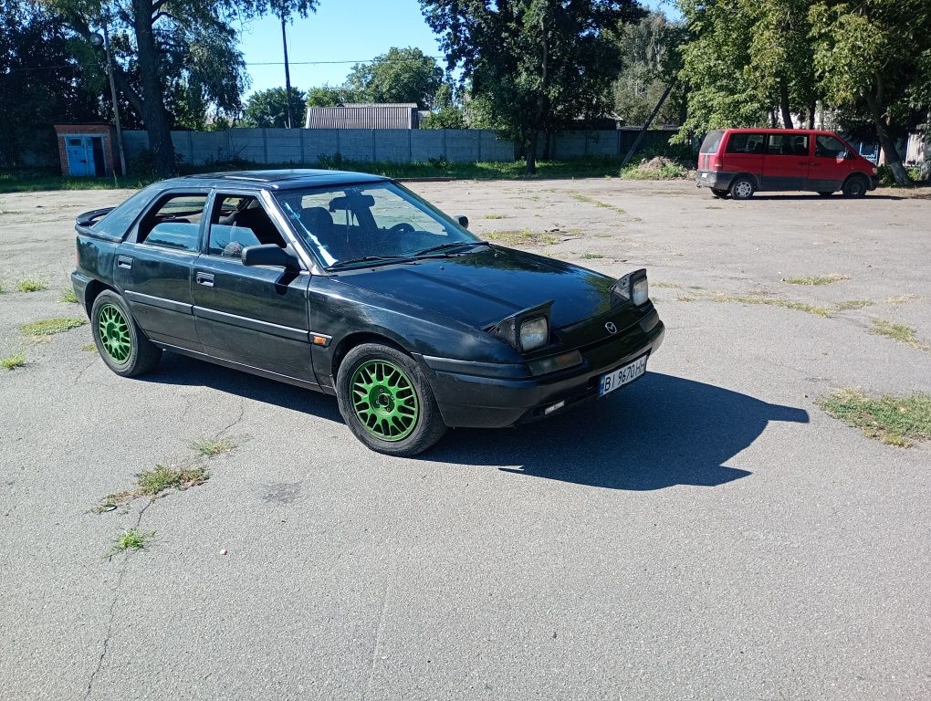 Продається mazda 323 сліпиш на повному ходу