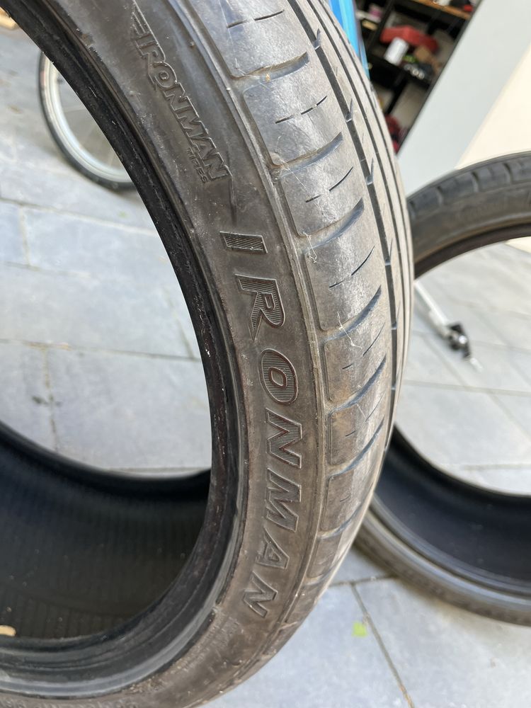 Opony caloroczne 255/35R19