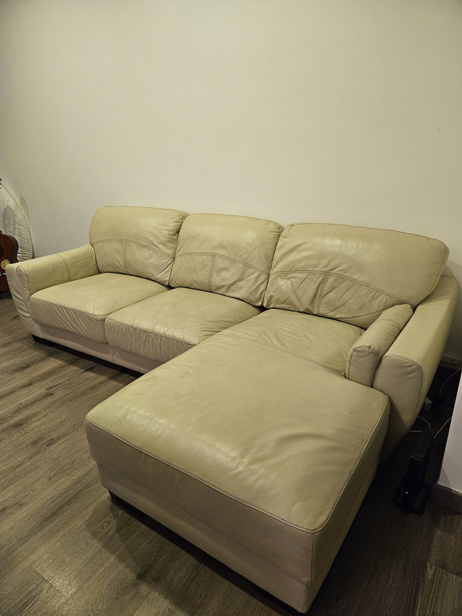 Oportunidade - Sofá chaise long em pele