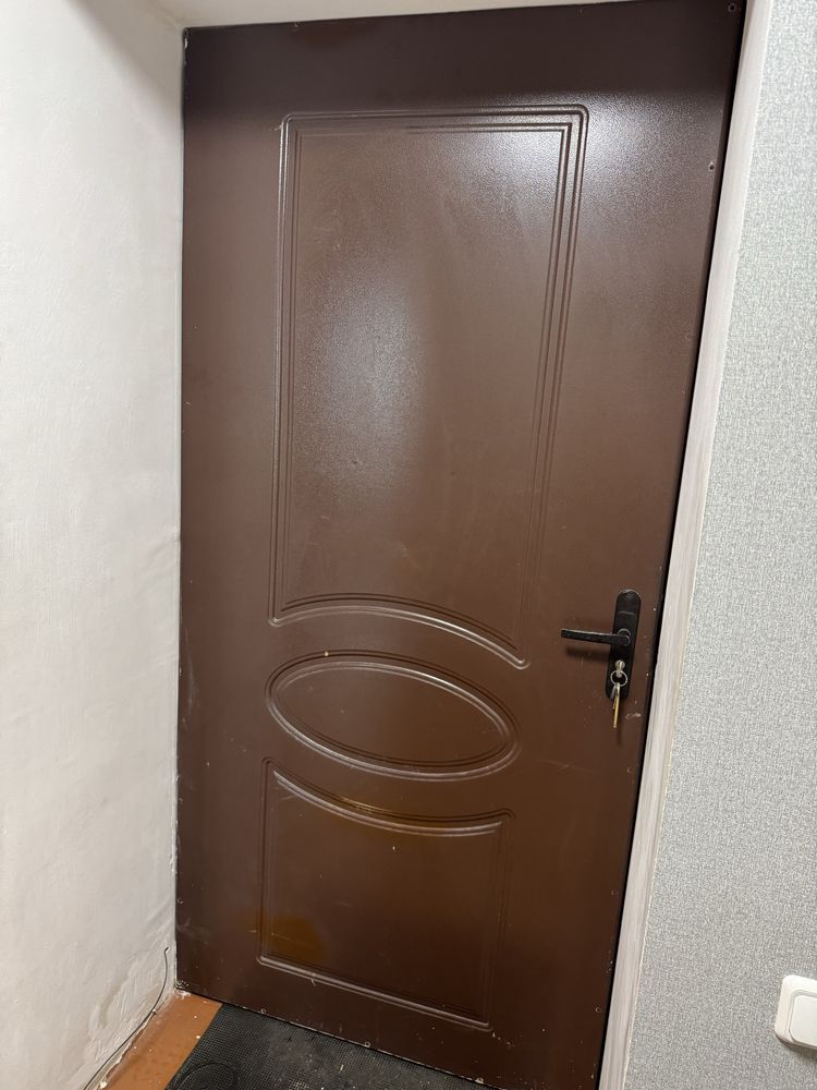 Продам входную дверь