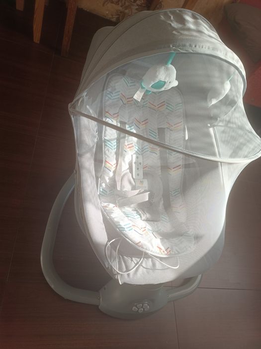 Дитячий заколисуючий центр.