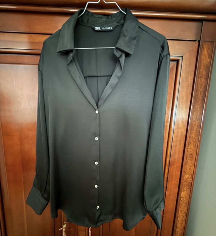 Blusa acetinada Zara