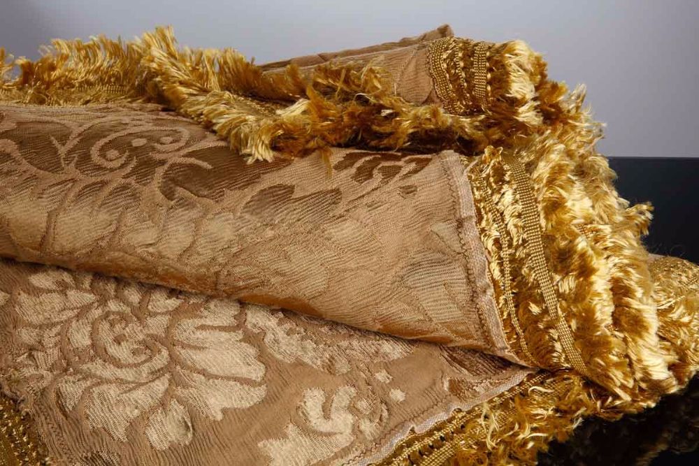 Colcha em damasco, antiga